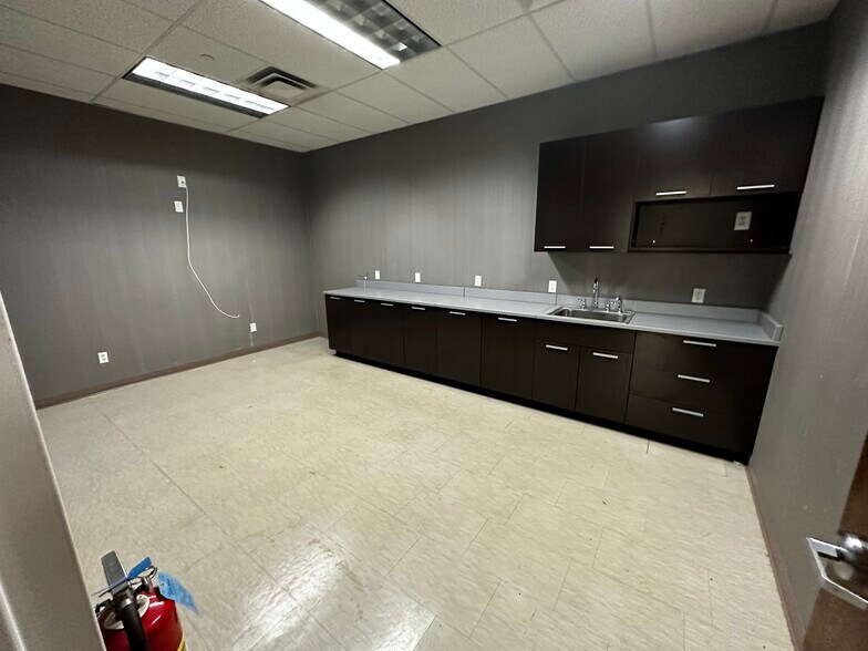 More Photos Of 110 Marcus Blvd, Hauppauge Office For Lease