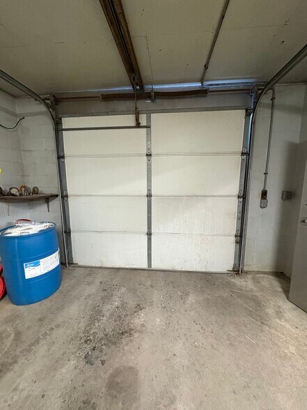 More Photos Of 810 Deal St, Highland Industrial For Sale