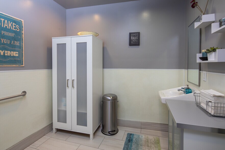 More Photos Of 871-875 G St, San Diego Apartments For Sale