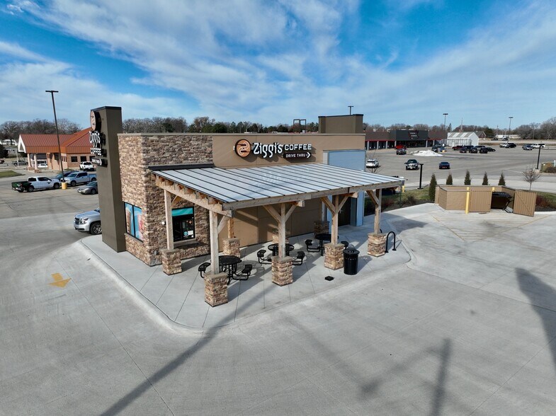 More Photos Of 1409 K St, Fairbury General Retail For Sale