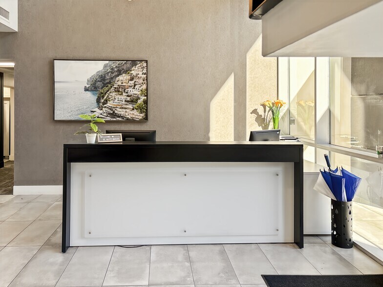 More Photos Of 6821 N Southpoint Dr, Jacksonville Coworking Space