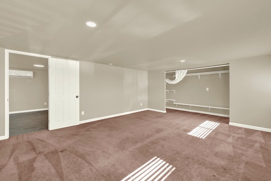 More Photos Of 124 S Porter Rd, Dixon Service For Sale