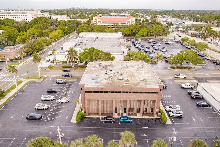 More Photos Of 848 1st Ave N, Naples Medical For Lease