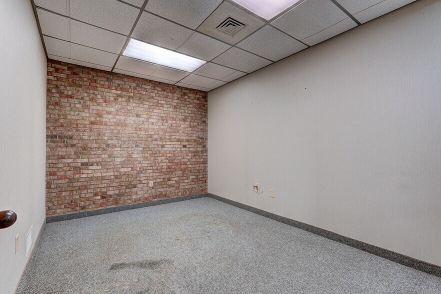 More Photos Of 3311 Burlington Rd, Greensboro Office For Sale