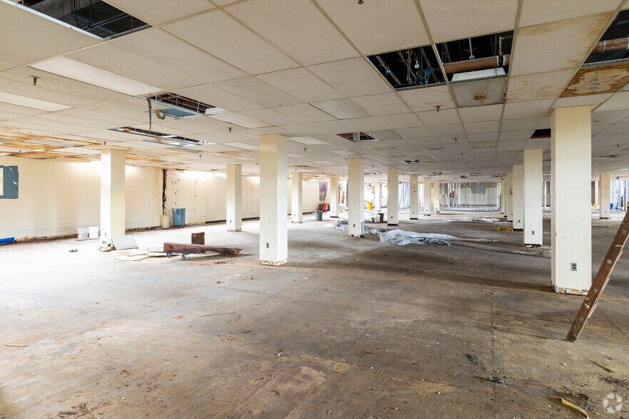 More Photos Of 447 Hamilton St, Toledo Light Distribution For Sale