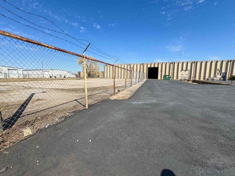 More Photos Of 3709 W Reno Ave, Oklahoma City Showroom For Lease