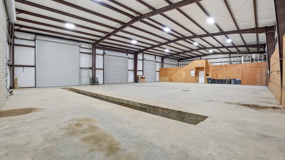 More Photos Of 1087 Aedc Rd, Winchester Industrial For Lease