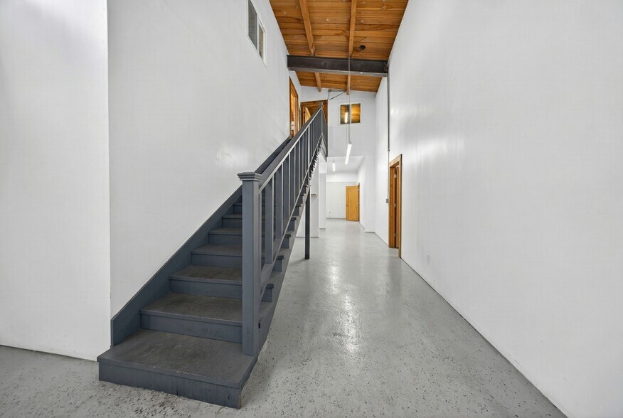 More Photos Of 5221 Pacific Blvd, Huntington Park Warehouse For Sale