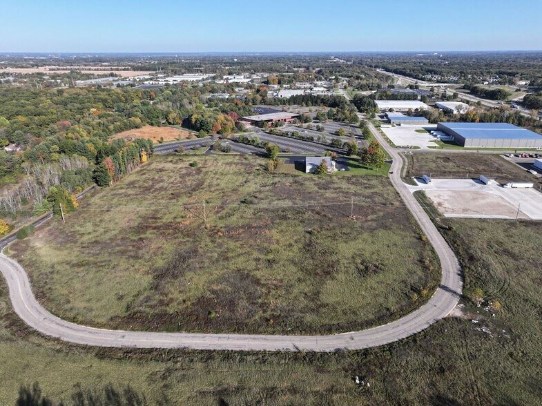 More Photos Of 5177 Corporate Woods Dr, Kalamazoo Distribution For Lease
