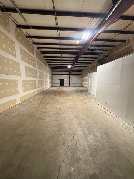 More Photos Of 3350 Patuxent River Rd, Davidsonville Warehouse For Lease