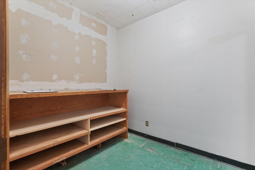 More Photos Of 1050 S Bridge St, Baker City Office For Sale