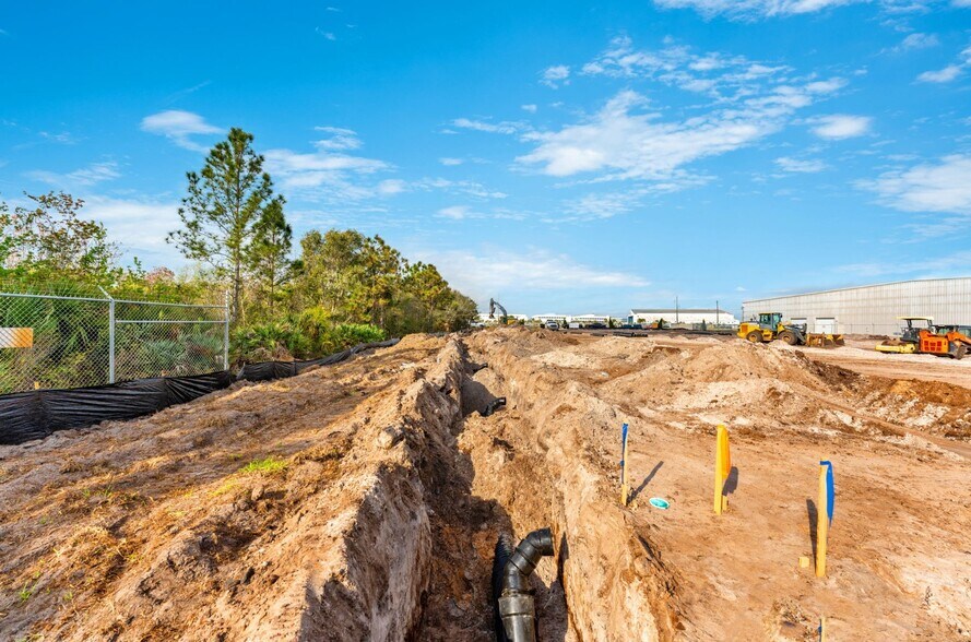 More Photos Of 817 Tower Access Rd, Melbourne Airplane Hangar For Sale