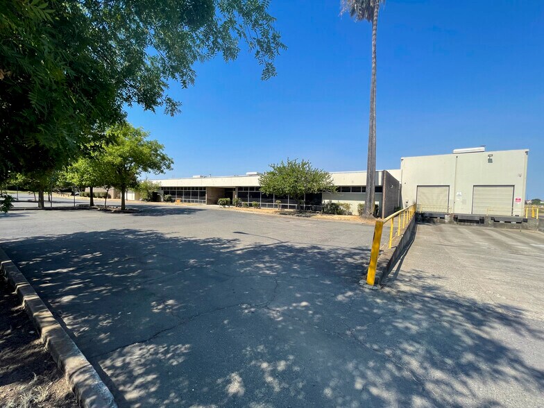 More Photos Of 3900 Florin Perkins Rd, Sacramento Warehouse For Lease