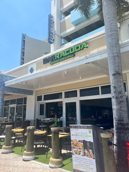 More Photos Of 123 NE 20th Ave, Deerfield Beach Parking Garage For Lease