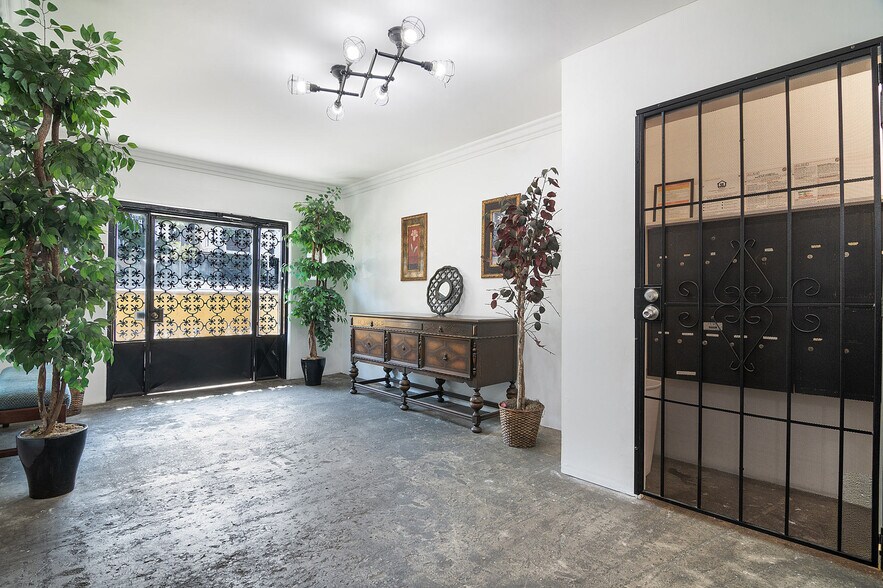More Photos Of 439 S Hobart Blvd, Los Angeles Apartments For Sale