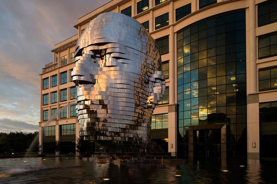 More Photos Of 3701 Arco Corporate Dr, Charlotte Office Residential For Lease