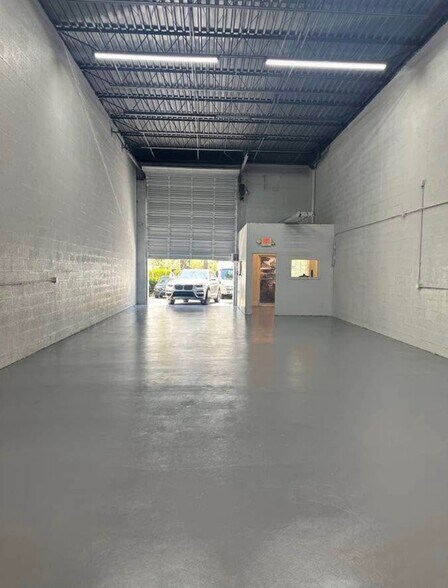 More Photos Of 6761 W Sunrise Blvd, Plantation Warehouse For Lease
