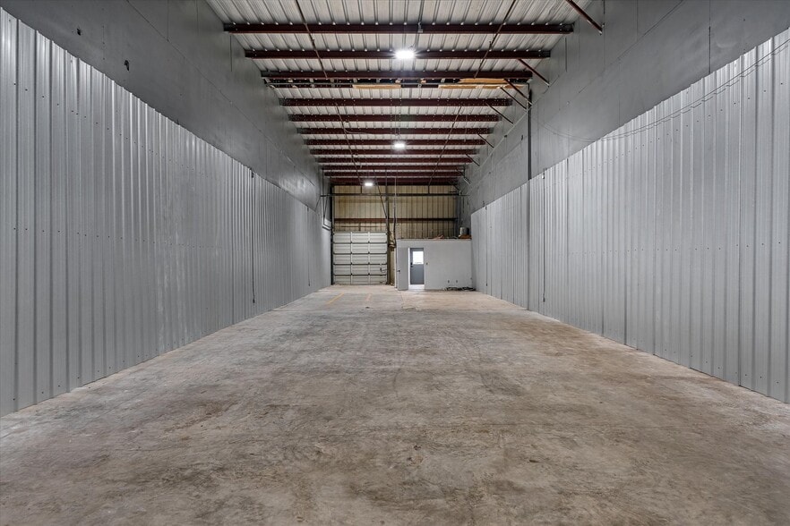 More Photos Of 5905 Financial Plz, Shreveport Warehouse For Lease