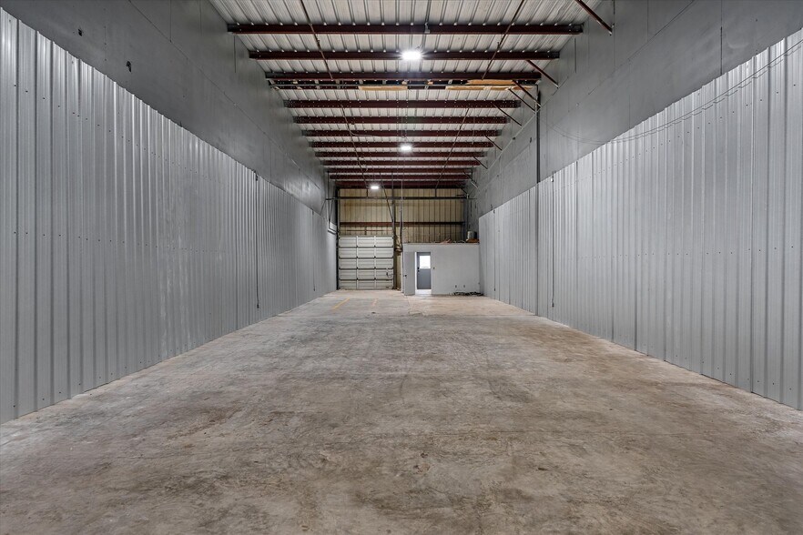 More Photos Of 5905 Financial Plz, Shreveport Warehouse For Lease