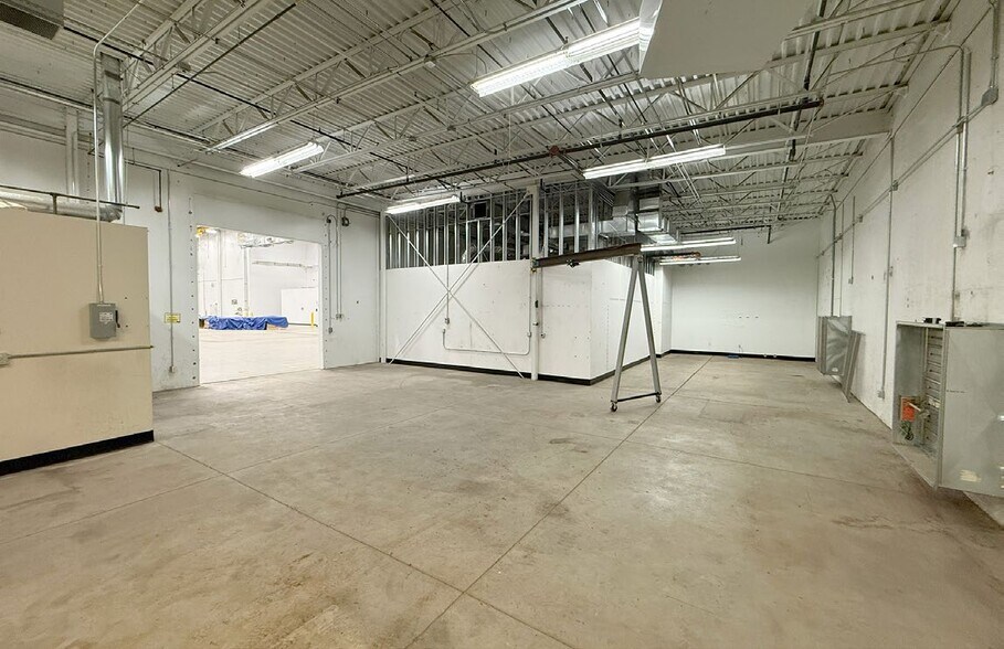 More Photos Of 31815 Great Western Dr, Windsor Manufacturing For Lease