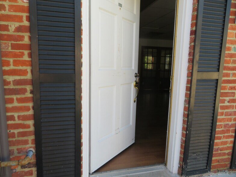 More Photos Of 3231-3233 Superior Ln, Bowie Medical For Lease