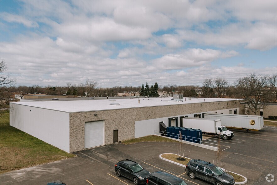 More Photos Of 375 Commerce Dr, Buffalo Distribution For Lease