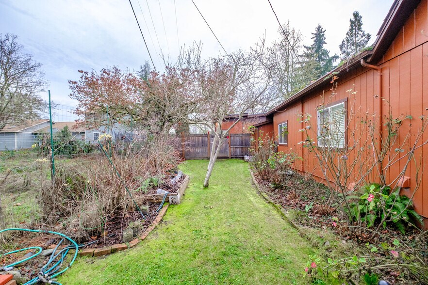 More Photos Of 909 Curry Rd, Roseburg Specialty For Sale
