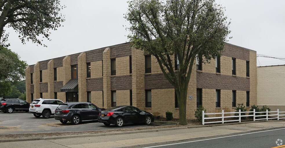 More Photos Of 143 N Long Beach Rd, Rockville Centre Medical For Lease