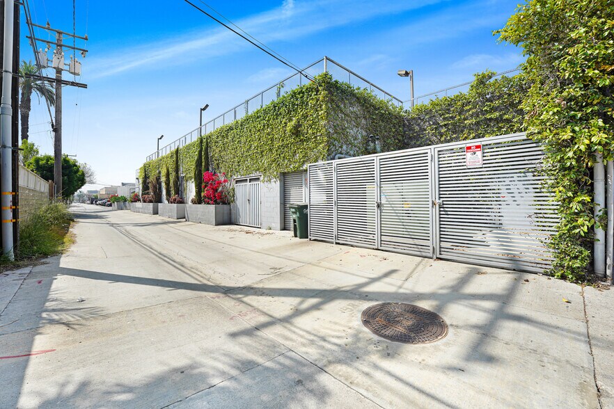 More Photos Of 5446 Sepulveda Blvd, Culver City Freestanding For Lease