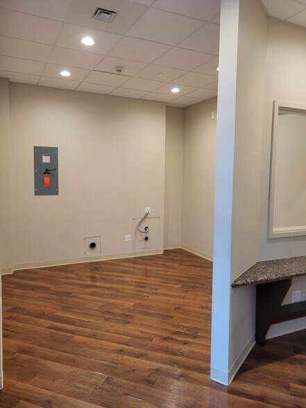 More Photos Of 324 W 125th St, New York Storefront For Lease