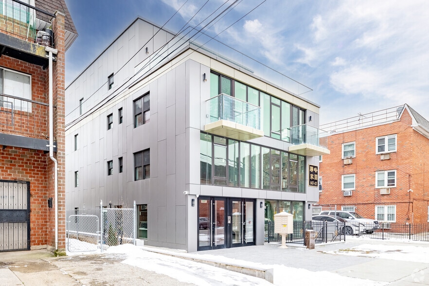 Primary Photo Of 14712 Roosevelt Ave, Flushing Apartments For Lease