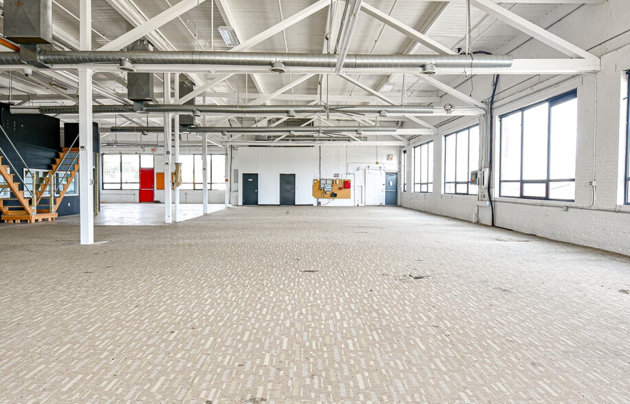 More Photos Of 2 Aspen Pl, Passaic Showroom For Lease