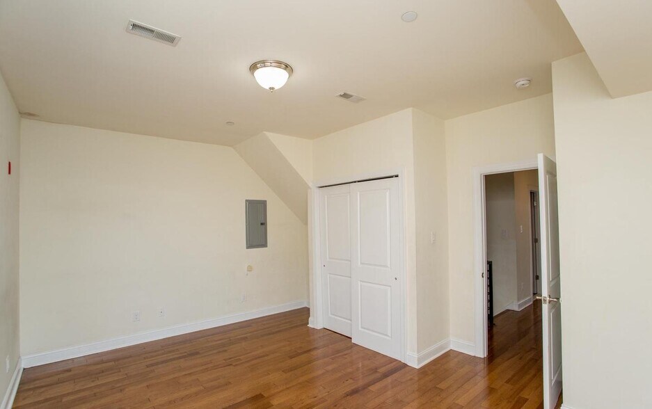 More Photos Of 1860 Frankford Ave, Philadelphia Storefront Retail Residential For Sale