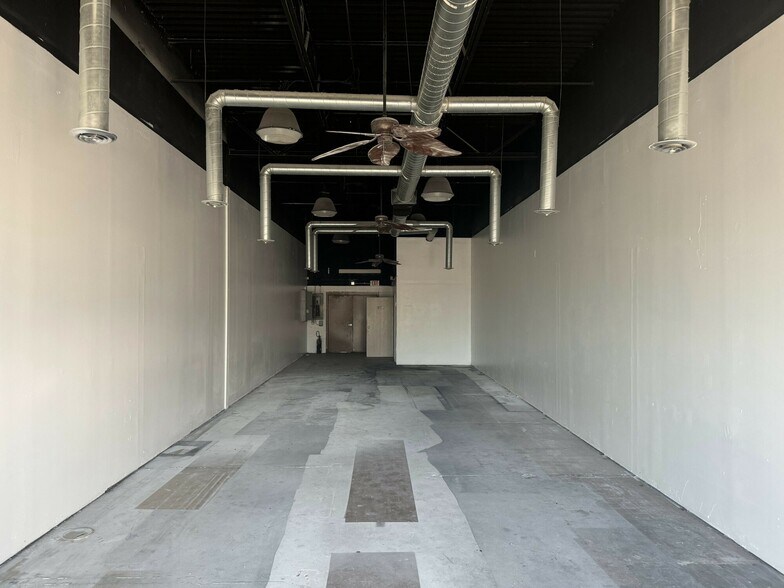 More Photos Of 37531-37605 Harper Rd, Clinton Township Storefront For Lease