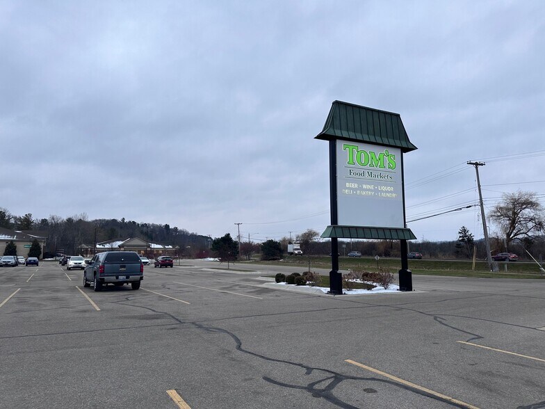 More Photos Of 1201A S Division St, Traverse City Drugstore For Lease