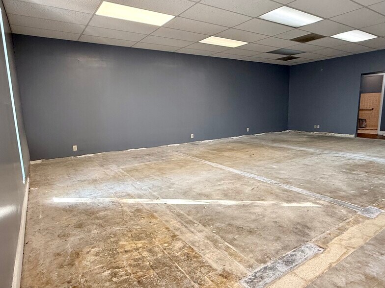 More Photos Of 1020 NW 1st Ct, Hallandale Beach Showroom For Lease