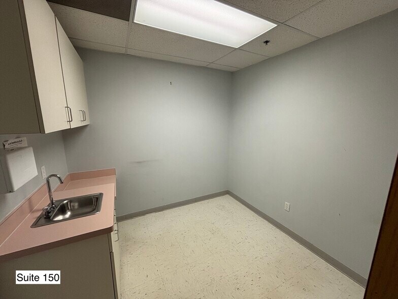 More Photos Of 14100 Fivay Rd, Hudson Medical For Lease