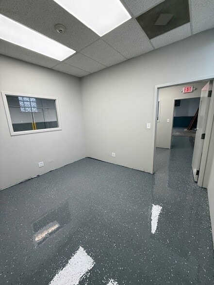 More Photos Of 16135 New Ave, Lemont Warehouse For Lease