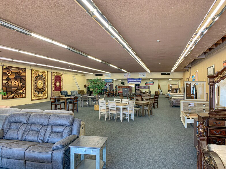 More Photos Of 1049 Broadway Ave, Seaside Storefront For Lease