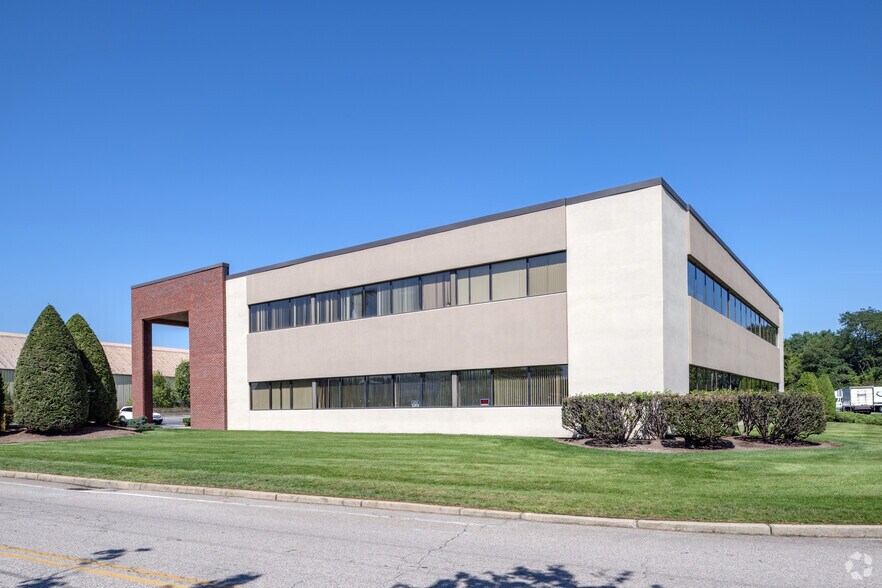More Photos Of 75 Commerce Dr, Warwick Office For Sale