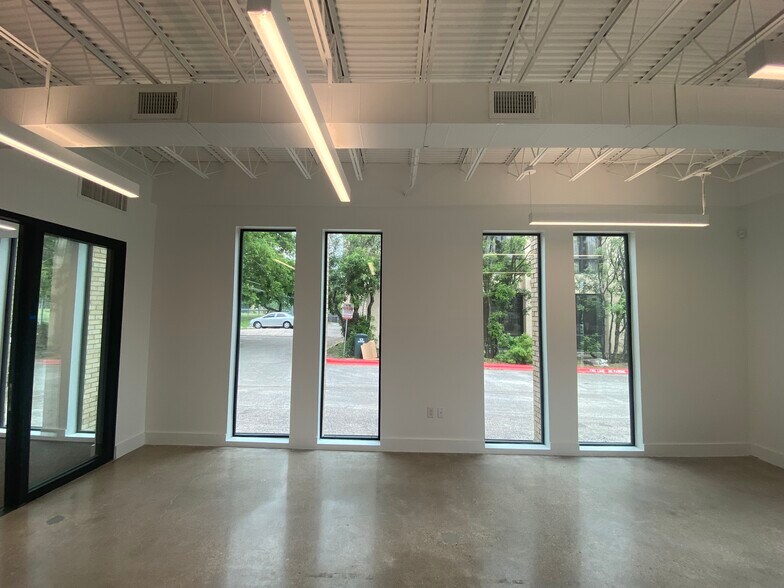 More Photos Of 1824 E Oltorf St, Austin Office For Lease