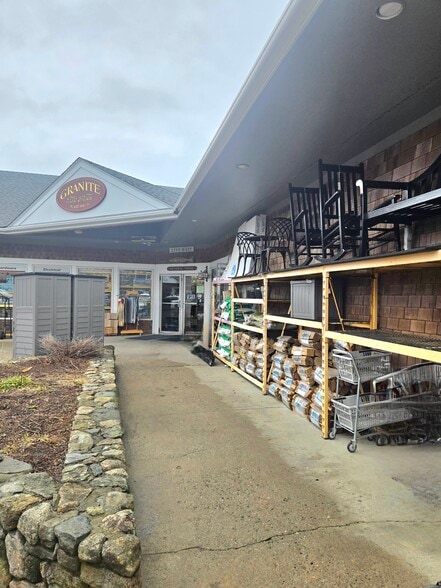 More Photos Of 242 Vineyard Haven Rd, Edgartown Storefront For Sale