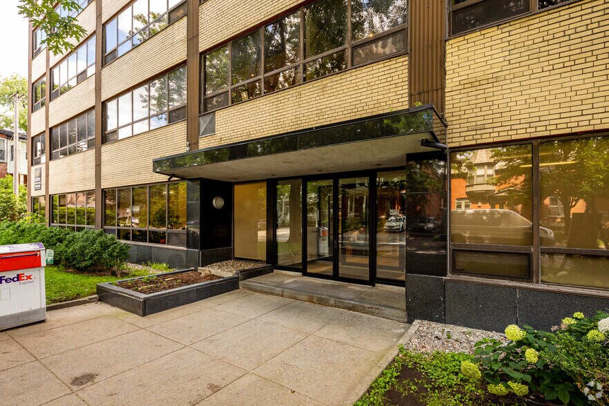 More Photos Of 4920 Boul De Maisonneuve O, Westmount Office Residential For Lease