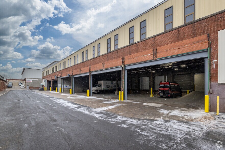 More Photos Of 297 Getty Ave, Paterson Warehouse For Lease