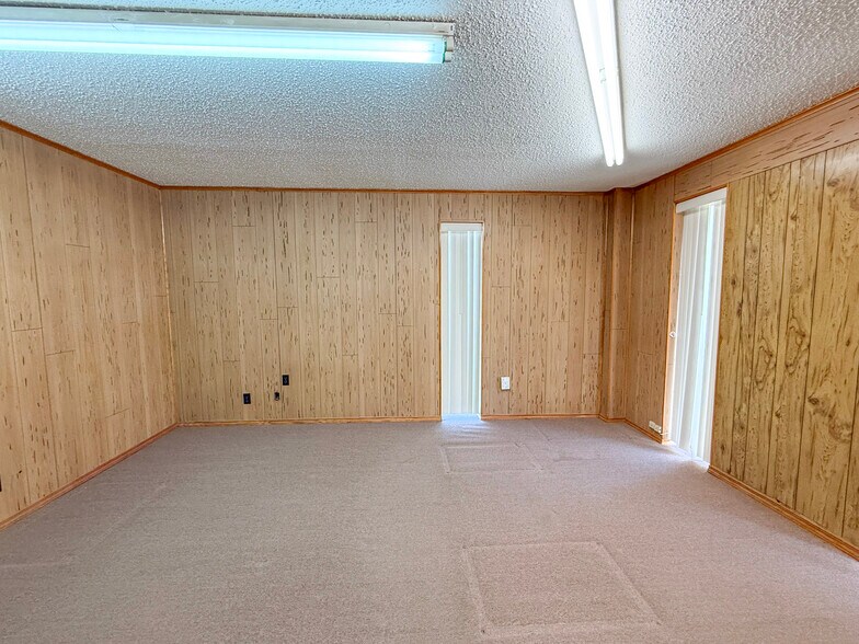 More Photos Of 11730 Highway 152, Pampa Warehouse For Sale