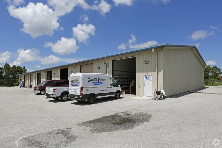 More Photos Of 7410 Sawyer Cir, Port Charlotte Warehouse For Lease