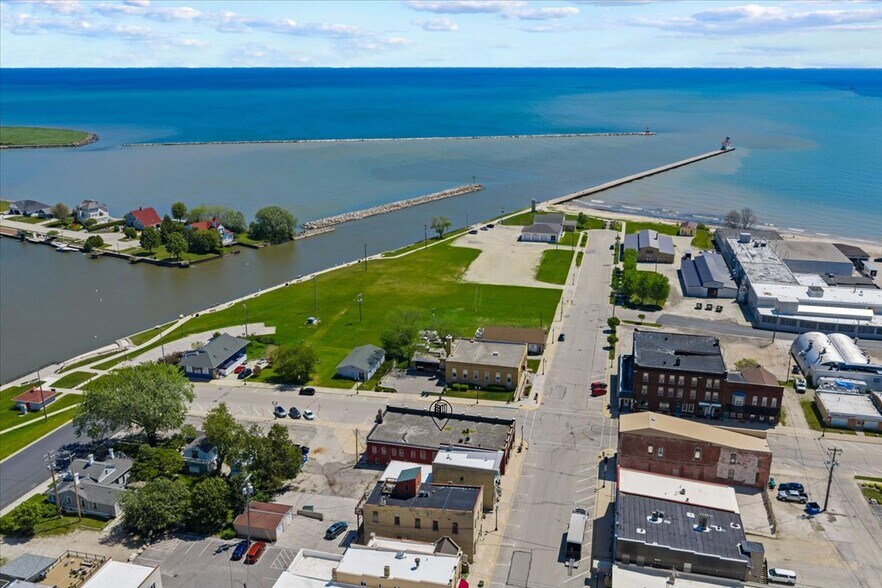 More Photos Of 203 Ellis St, Kewaunee Office For Sale