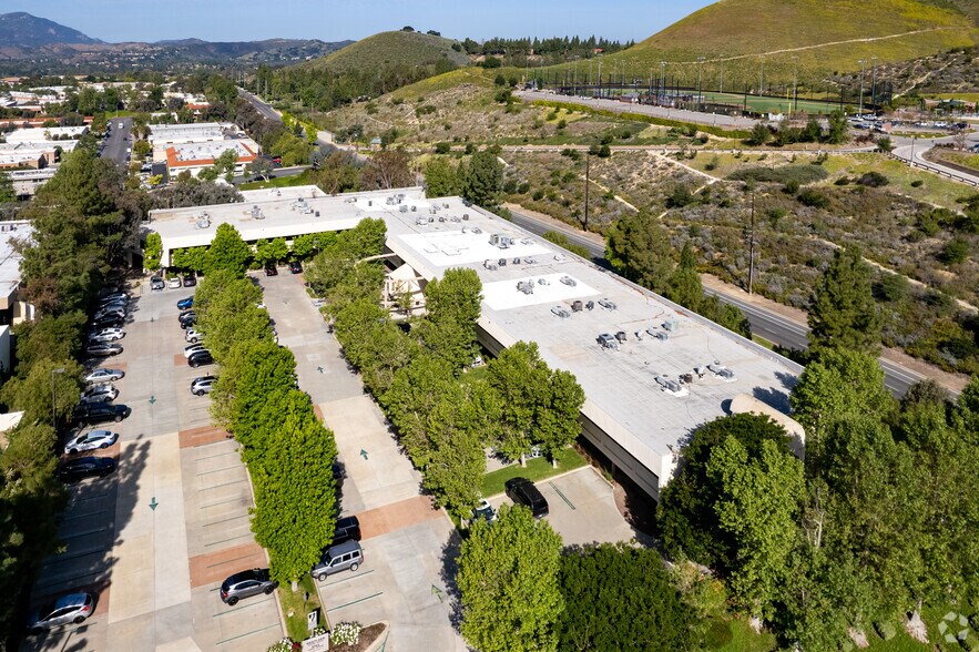 More Photos Of 5743 Corsa Ave, Westlake Village Office For Lease