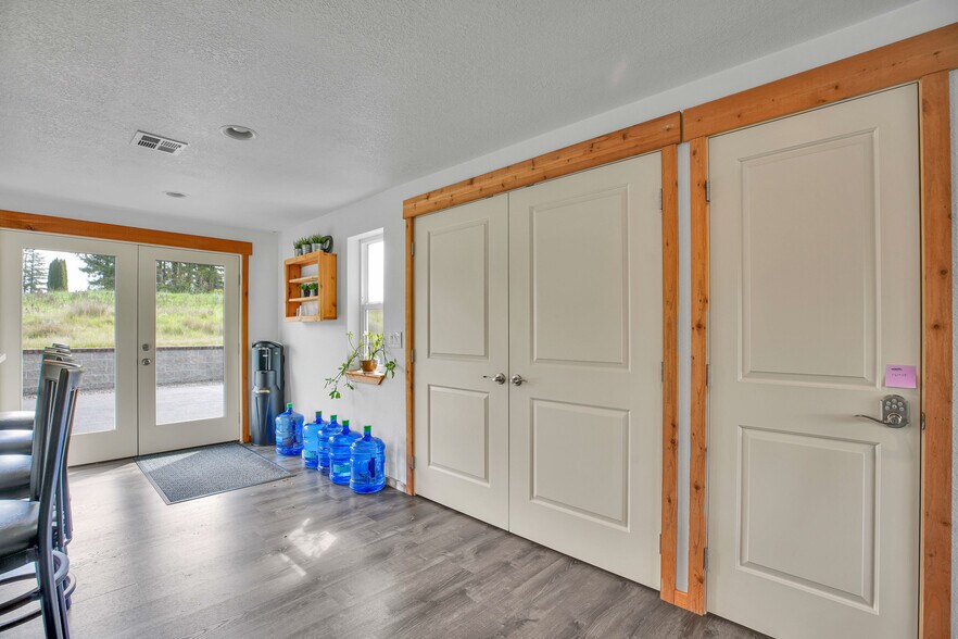 More Photos Of 406 NE 184th St, Ridgefield Office Residential For Lease