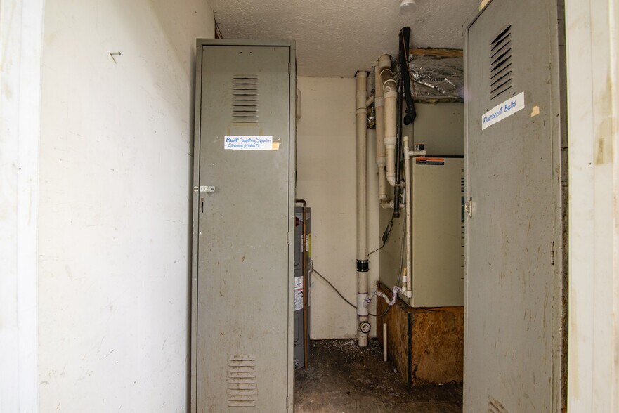 More Photos Of 641 Highland Ave, Vine Grove Freestanding For Sale